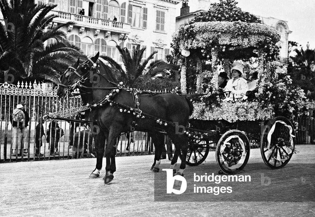 Flower Parade held during Carnival in Nice. 1913 (b/w photo)