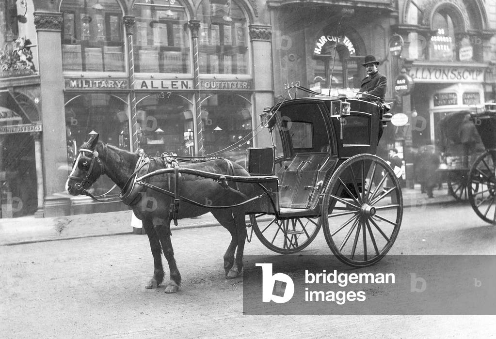 Hackney carriage in London, 1904 (b/w photo)