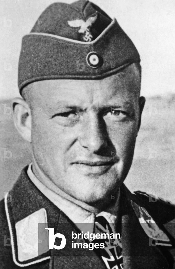 Knight's Cross bearer Ulrich Diesing, 1942 (b/w photo)