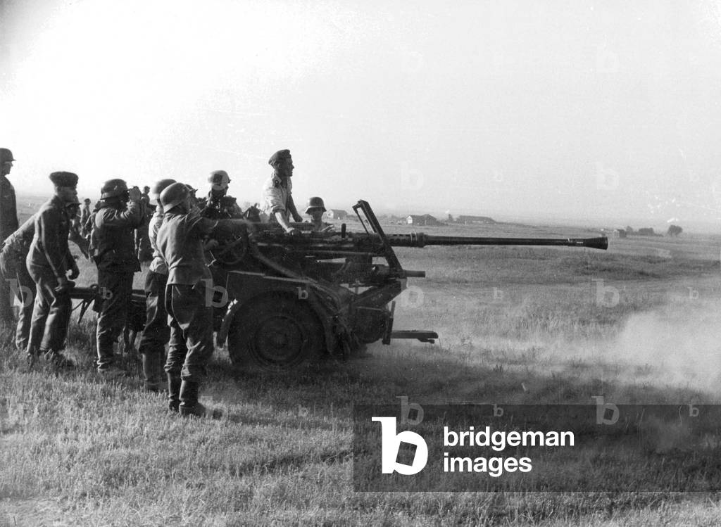 German 3.7 cm Flak 36 (b/w photo)