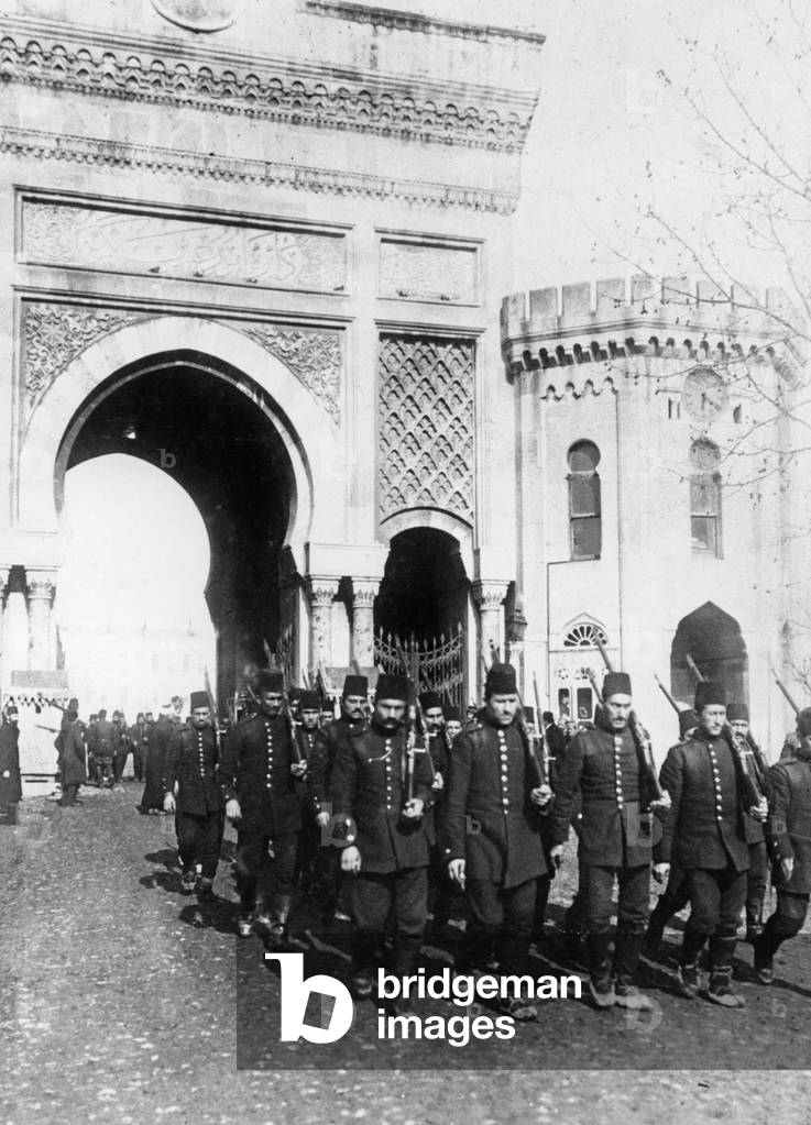 A division of the Thessaloniki Riflemen, 1909 (b/w photo)