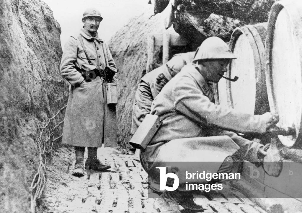 French soldiers in a trench on the Western front, 1916 (b/w photo)