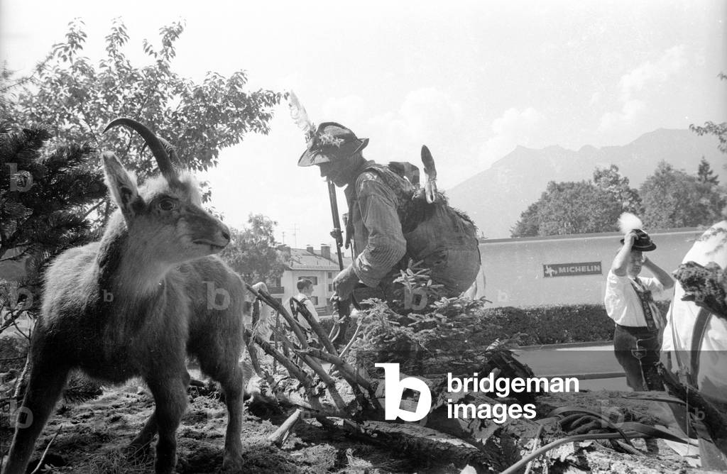 Parade in traditional costumes in Upper Bavaria, 1974 (b/w photo)