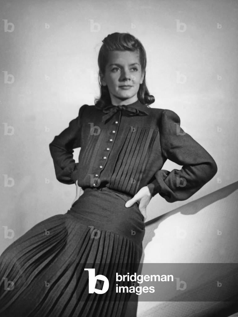 Women's fashion, 1942 (b/w photo)