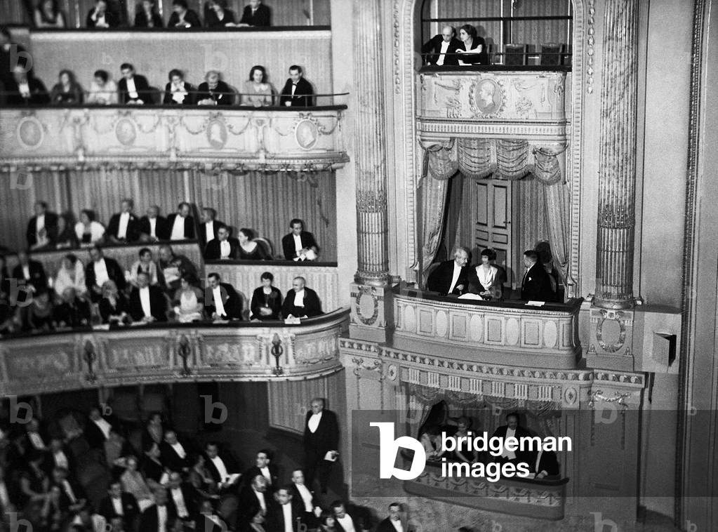Gerhart Hauptmann, Margarete Hauptmann and Dr. Bracht in the State Theater, 1932 (b/w photo)