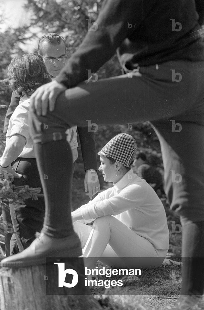 Elizabeth Taylor, 1965 (b/w photo)