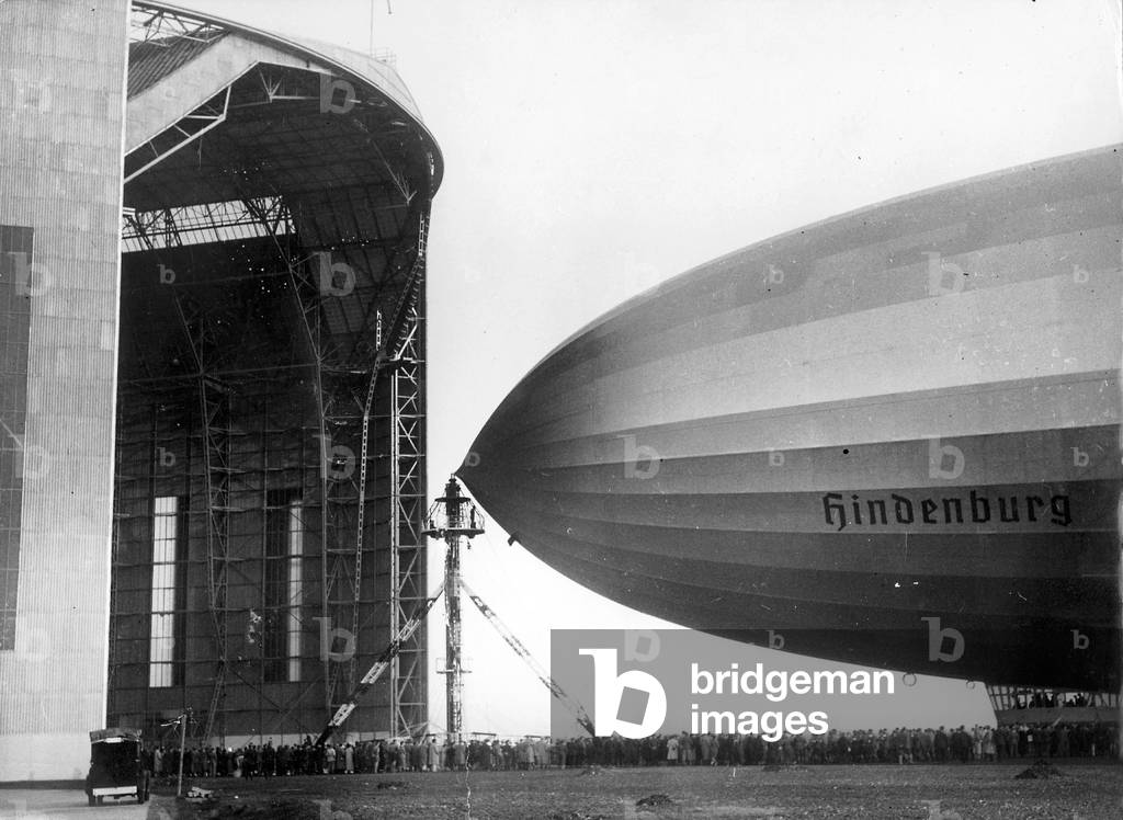 The airship LZ 129 'Hindenburg' on the airship port Frankfurt on the Main, 1936 (b/w photo)
