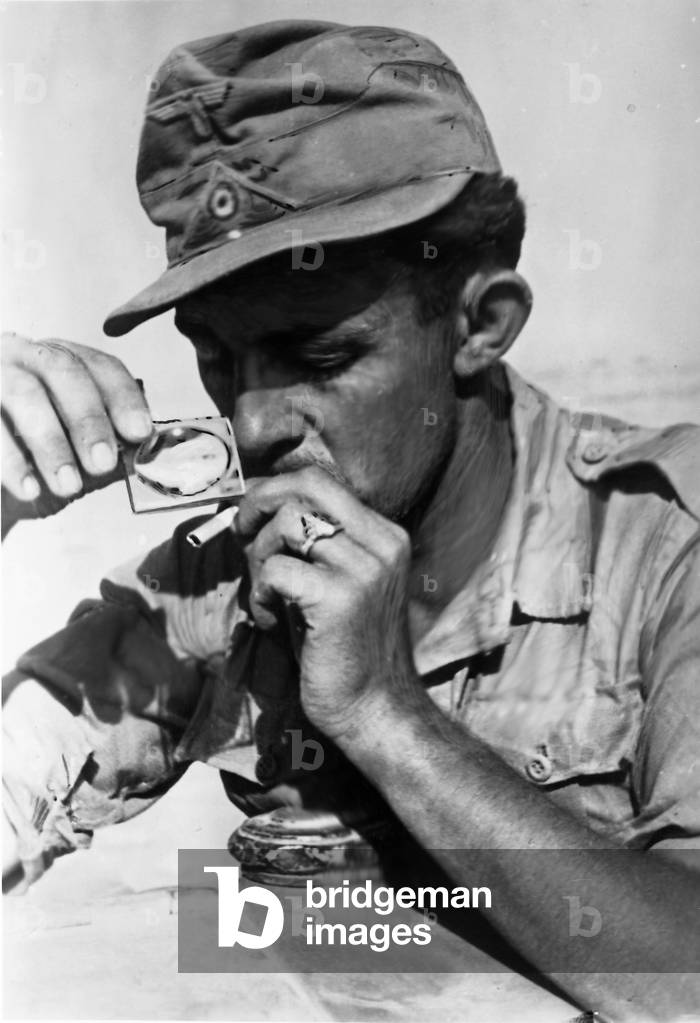 German soldier of the Africa Corps, 1942 (b/w photo)