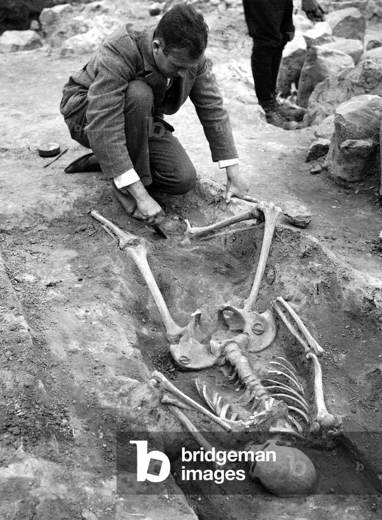 Grave finds in Santok on Warta (b/w photo)