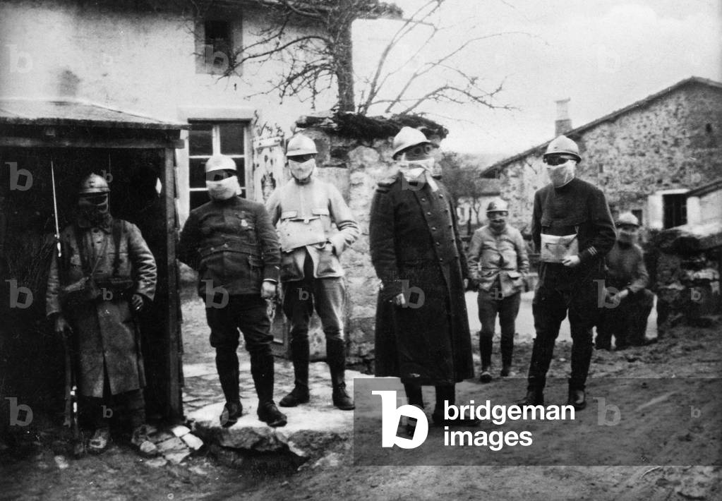 French soldiers with gas protection, 1916 (b/w photo)