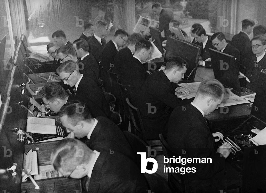 Working area of the Reich Press School in Berlin, 1936 (b/w photo)