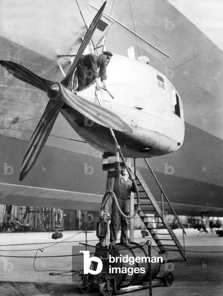 Oil is being topped up in the motor of the LZ 127 'Graf Zeppelin', 1934 (b/w photo)