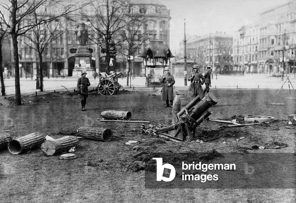 Government troops during the Spartacus Uprising, 1919 (b/w photo)