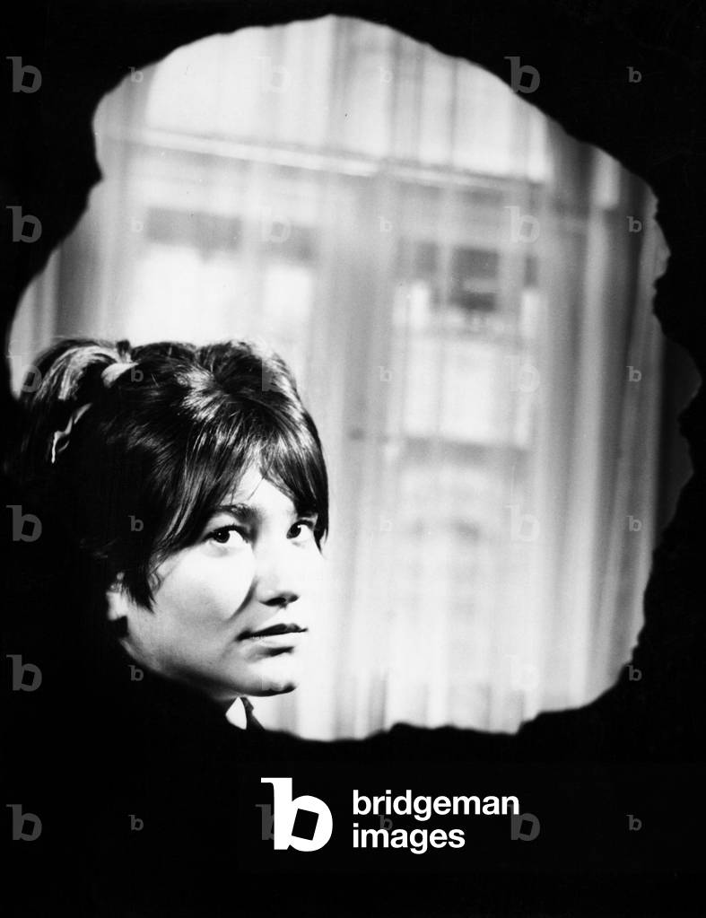 Portrait of a woman (b/w photo)