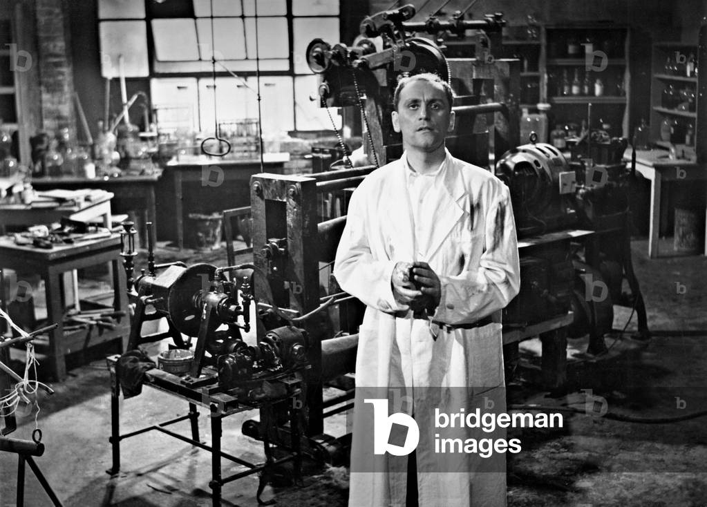 Bernhard Minetti in 'Am seidenen Faden', 1938 (b/w photo)