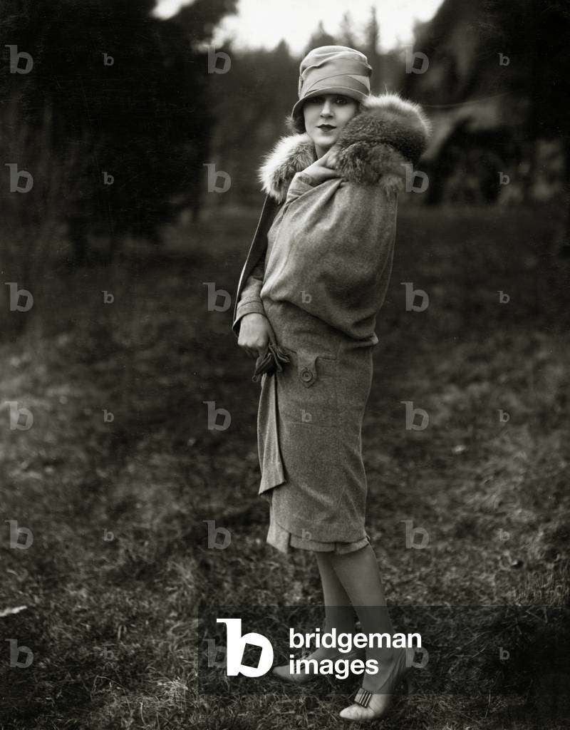 Woman in the 20s (b/w photo)