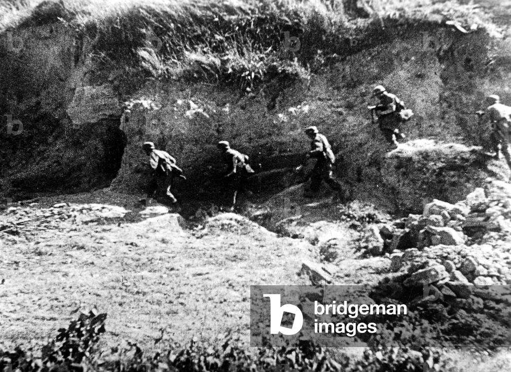 Paratroopers after landing in Crete in May 1941 (b/w photo)