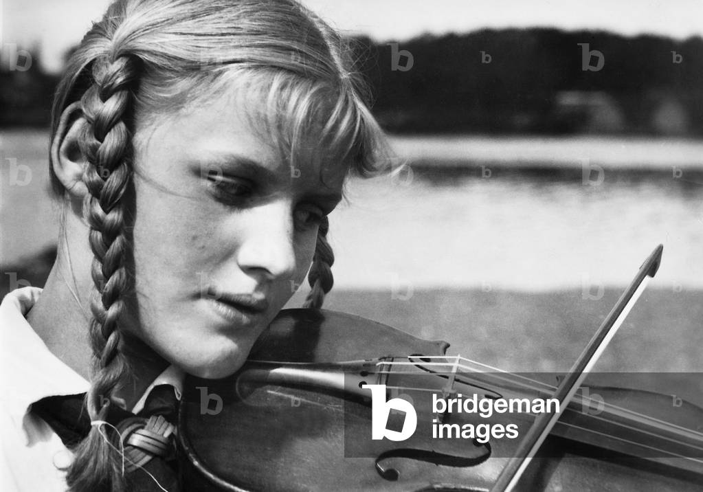 BDM girl, 1937 (b/w photo)
