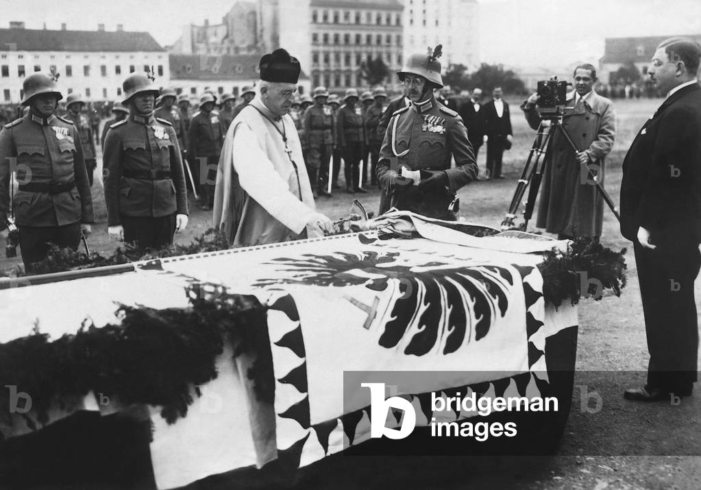 Ignaz Seipel at a swearing in ceremony (b/w photo)