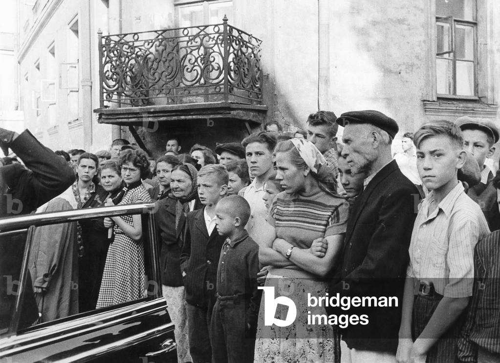 Onlookers in Moscow, 1955 (b/w photo)