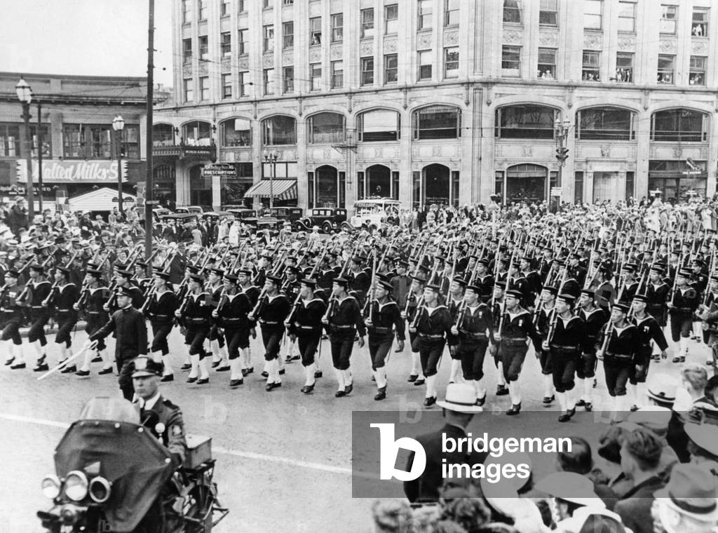 Parade of Japanese sailors in Seattle in the USA, 1936 (b/w photo)