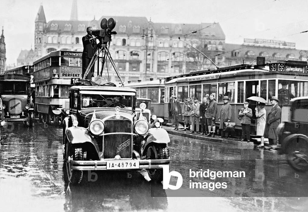Newsreel turns on the Spittelmarkt in Berlin, 1931 (b/w photo)