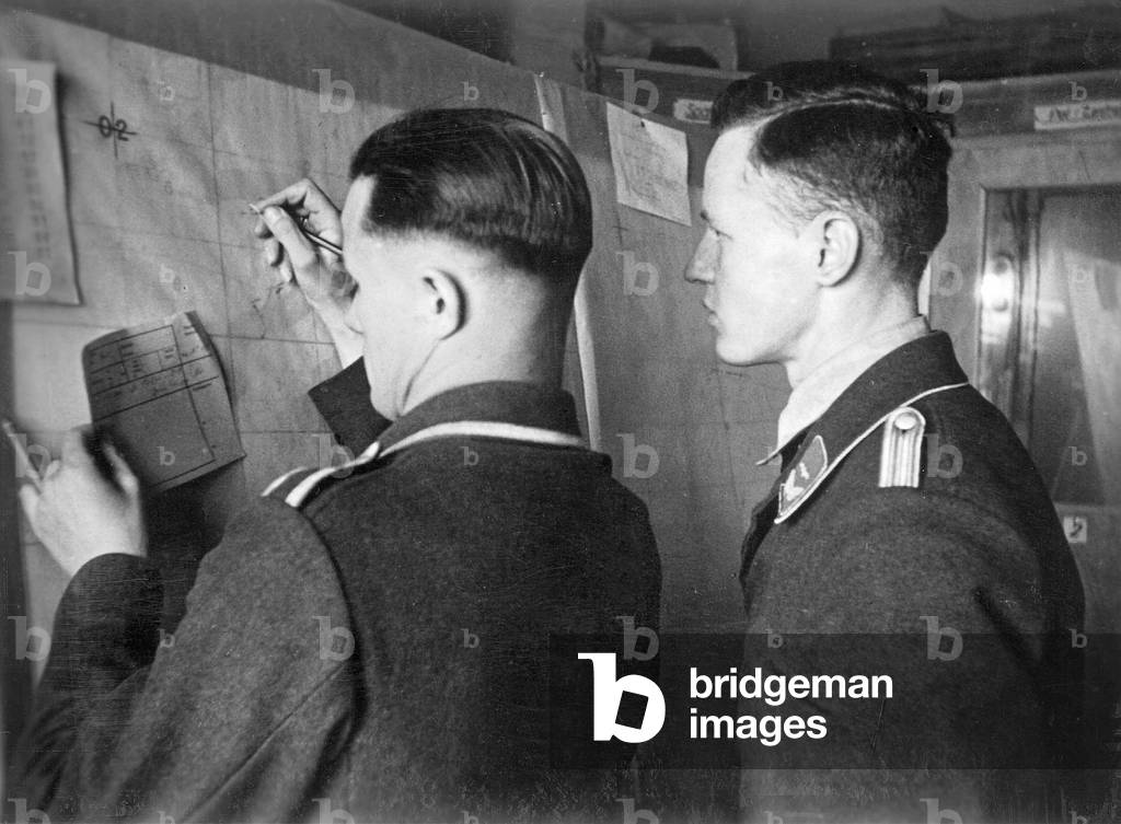 German Air Force soldiers in a fighters control post, 1941 (b/w photo)