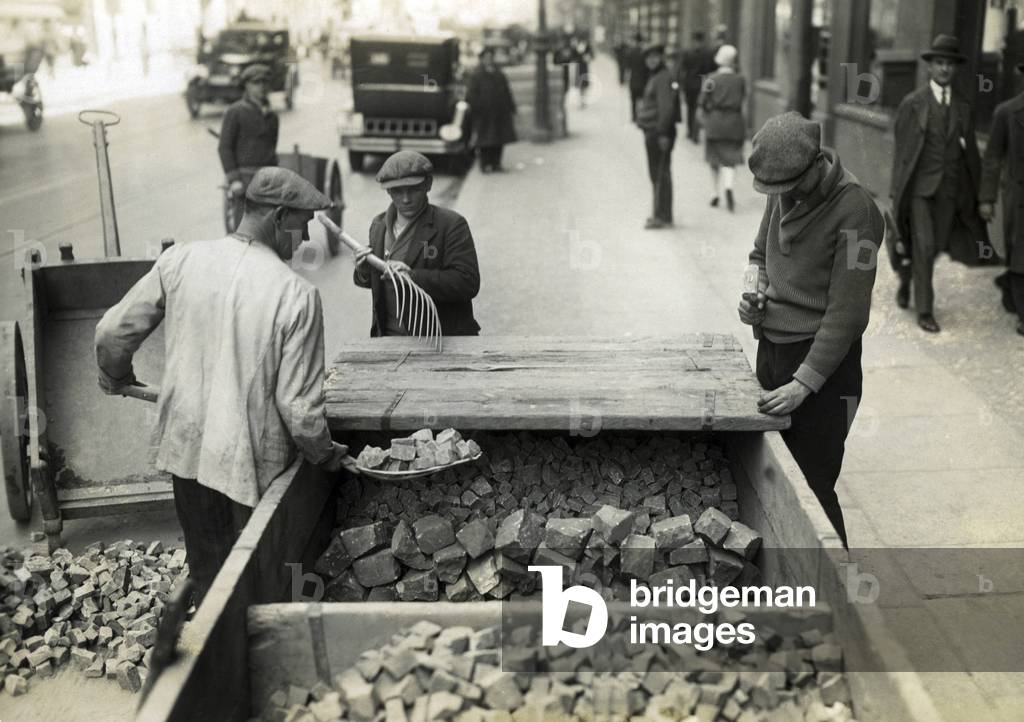 Renewal of the paving stones on the streets