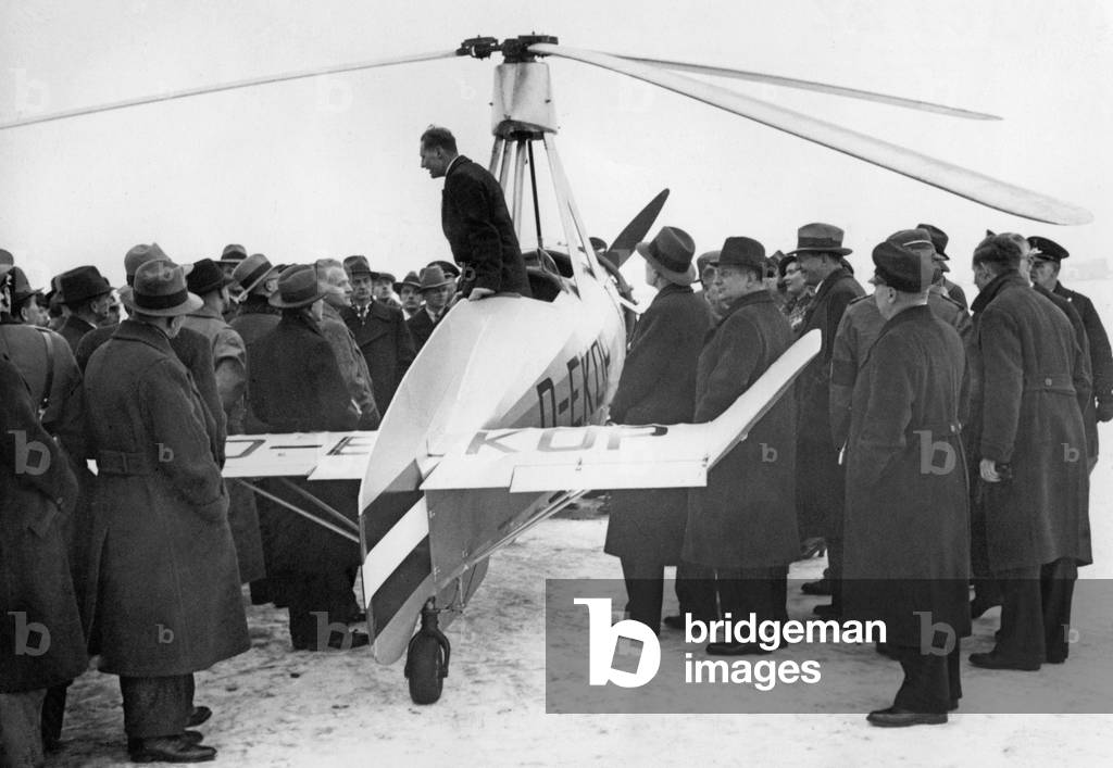 Presentation of an autogyro in Berlin, 1935 (b/w photo)