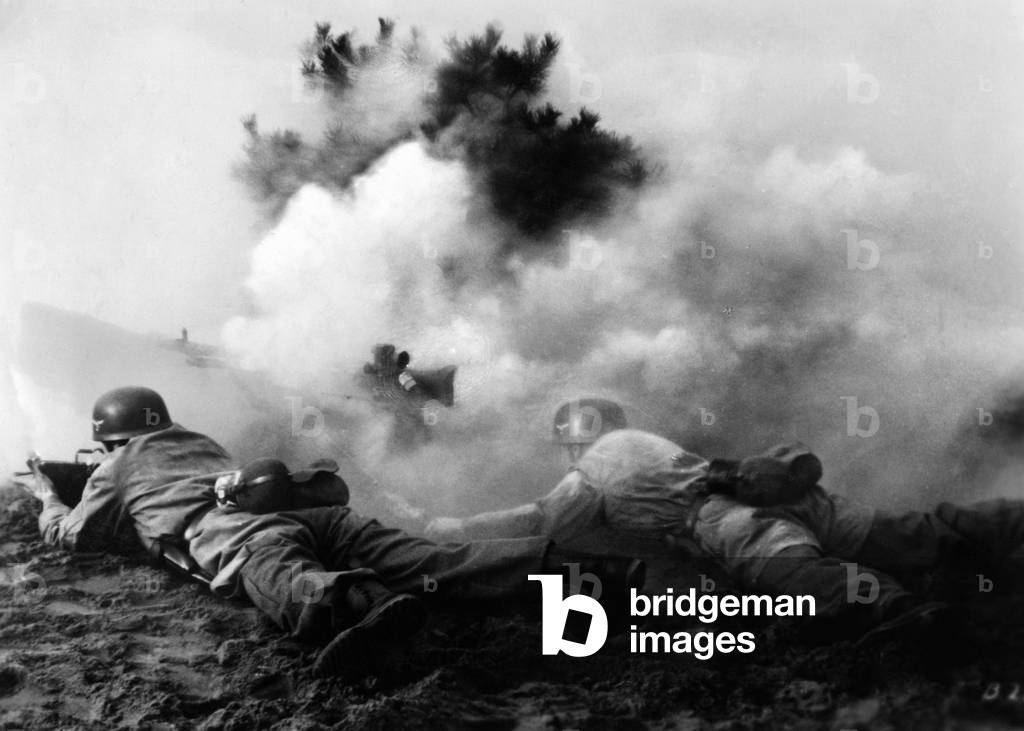 Attack exercise of paratroopers.