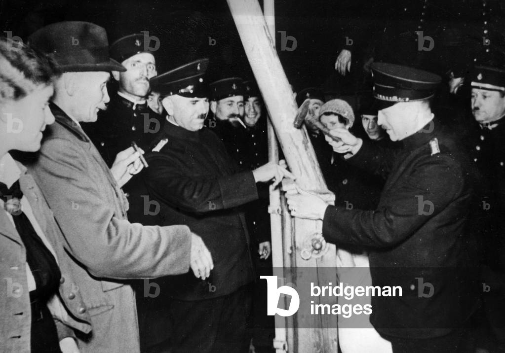 Construction of a barrier on the Saarland-French border, 1935 (b/w photo)