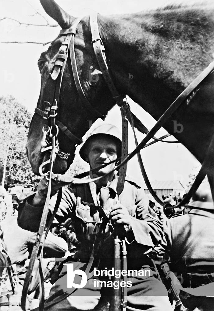 German rider during the advance in Russia, 1941 (b/w photo)