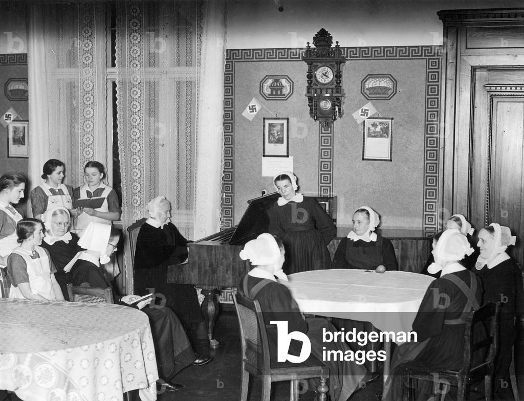 Protestant deaconesses in Poznan in occupied Poland, 1939 (b/w photo)