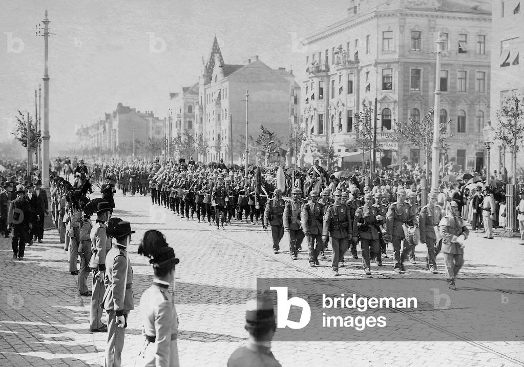 Seizure of the 2nd East Asian Infantry Regiment in Vienna, 1901 (b/w photo)