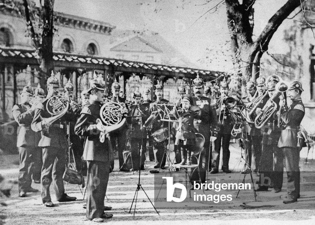 Duke Karl Eduard conducts the ducal marching band, 1885 (b/w photo)