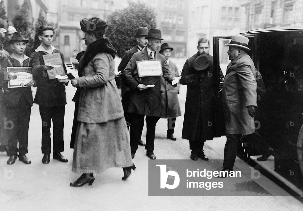 Friedrich Ebert and wife Louise, 1921 (b/w photo)