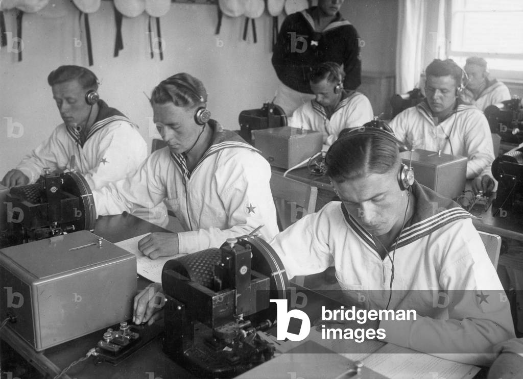 Sailors at the communications school in Muerwik, 1936 (b/w photo)