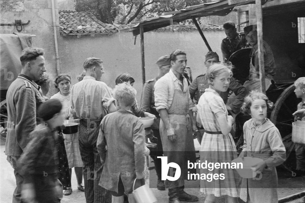 German soldiers in France, 1940 (b/w photo)