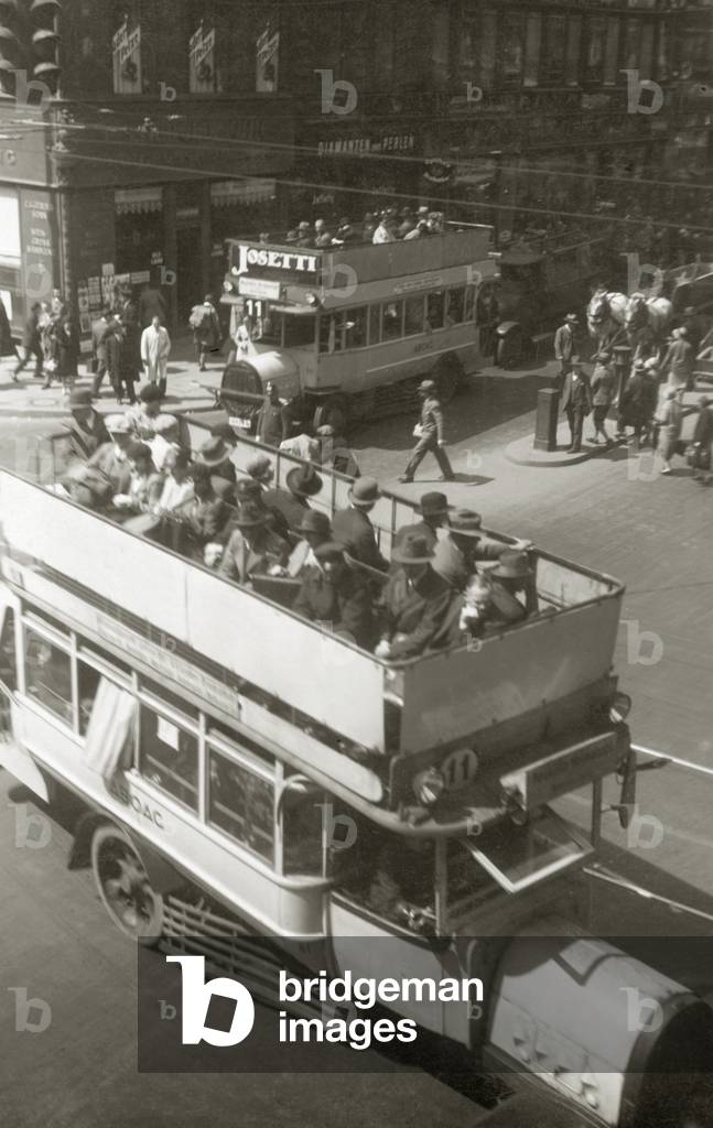 Double-decker bus in Berlin in the 20s (b/w photo)
