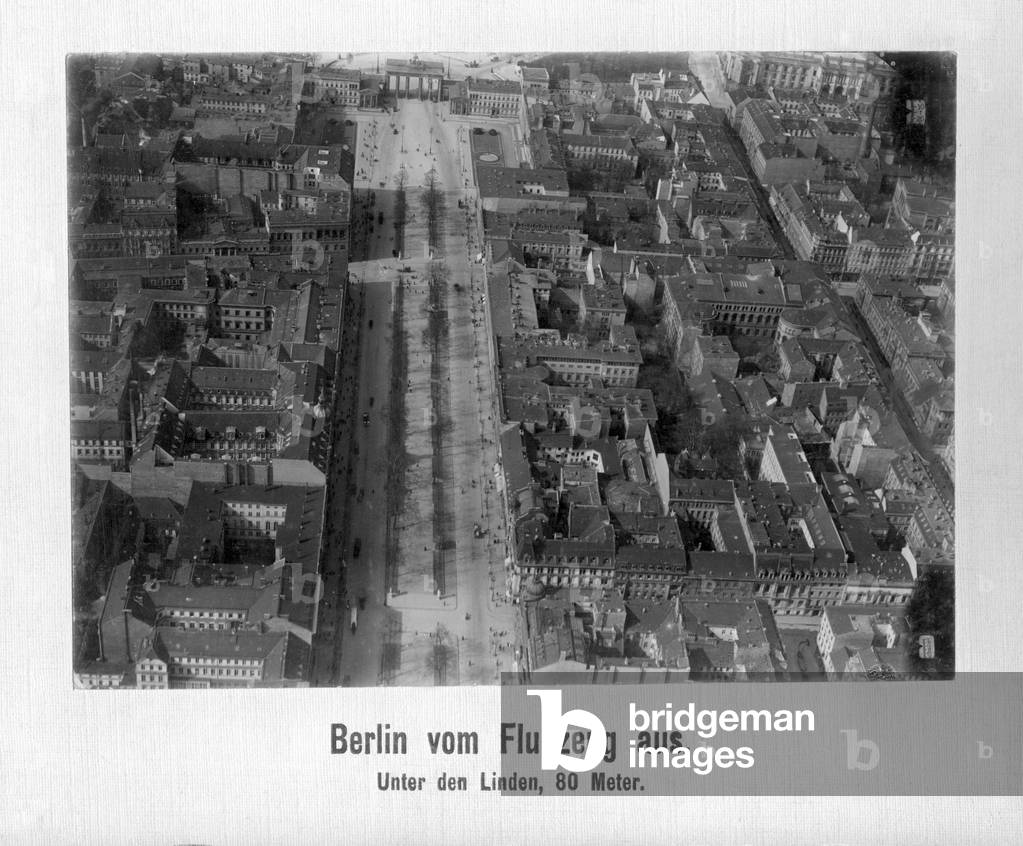 Aerial view of the street Unter den Linden in Berlin, 1918 (b/w photo)