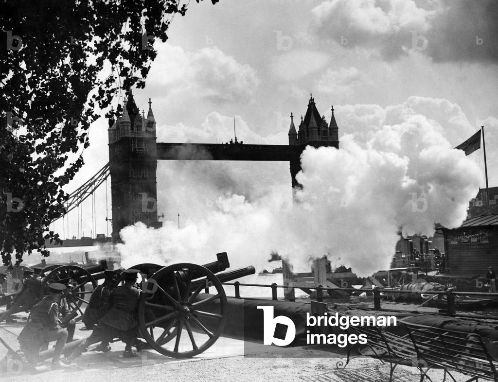 Cannon fire at Tower Bridge, 1930 (b/w photo)