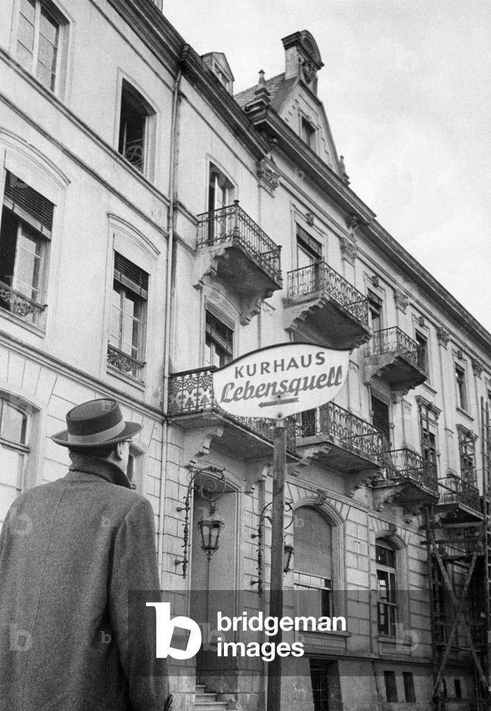 The planned Chancellery of the Soviet Union in Remagen, 1955 (b/w photo)