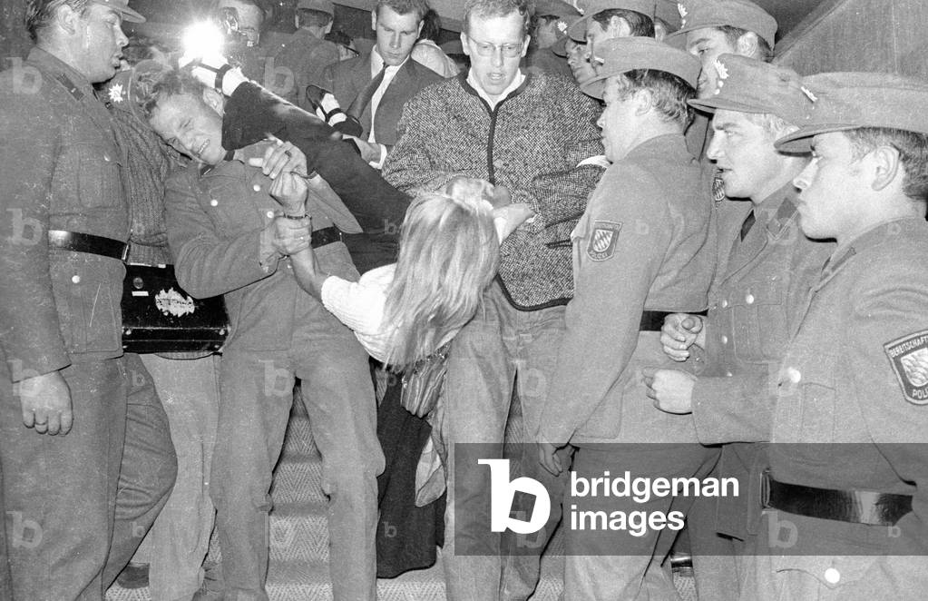 Stewards and policemen remove APO member from the Bayernhalle in Munich, 1969 (b/w photo)