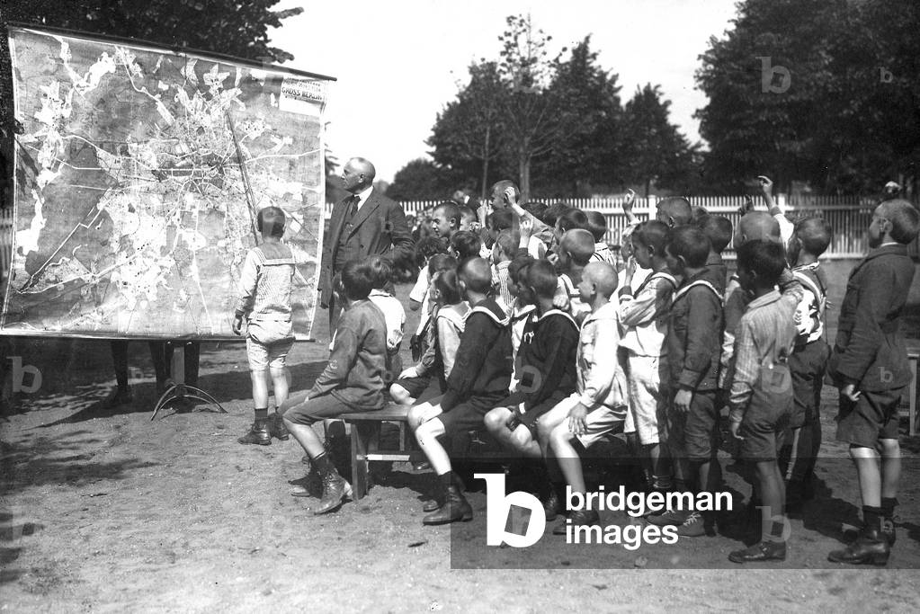 Students at a geography lesson, 1921 (b/w photo)