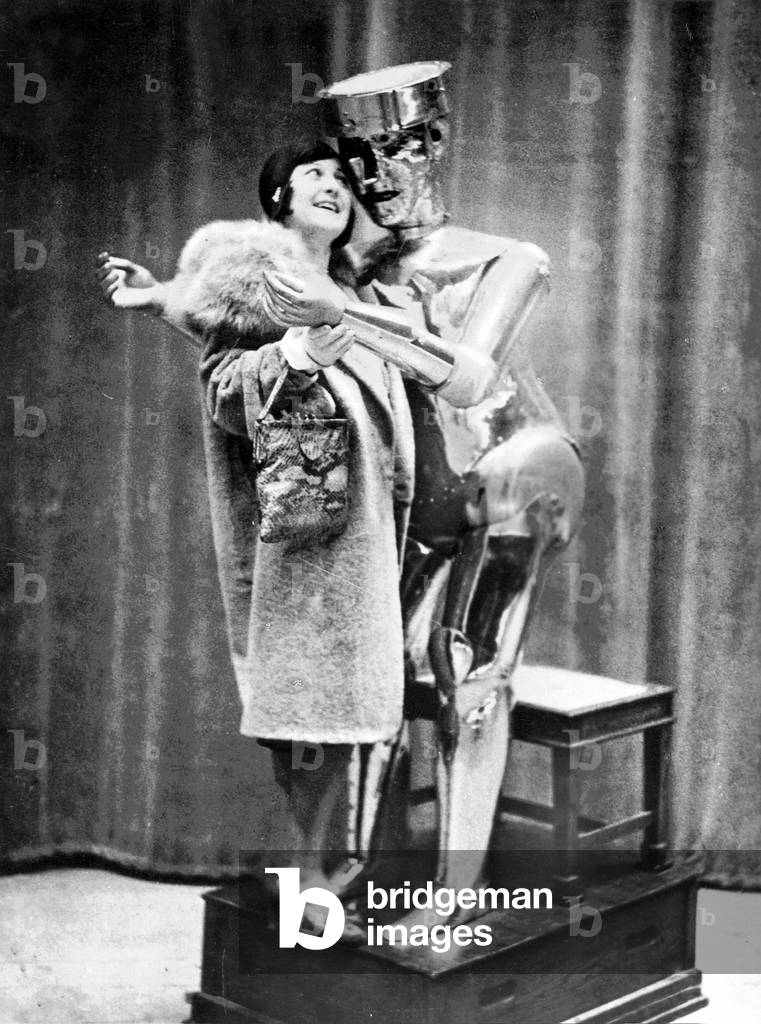 Robot, historic, 1930 (b/w photo)