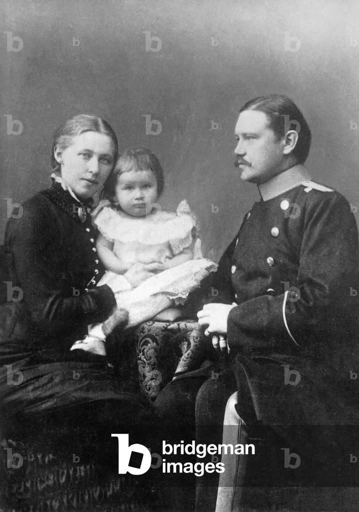 The von Hindenburg family, around 1885 (b/w photo)