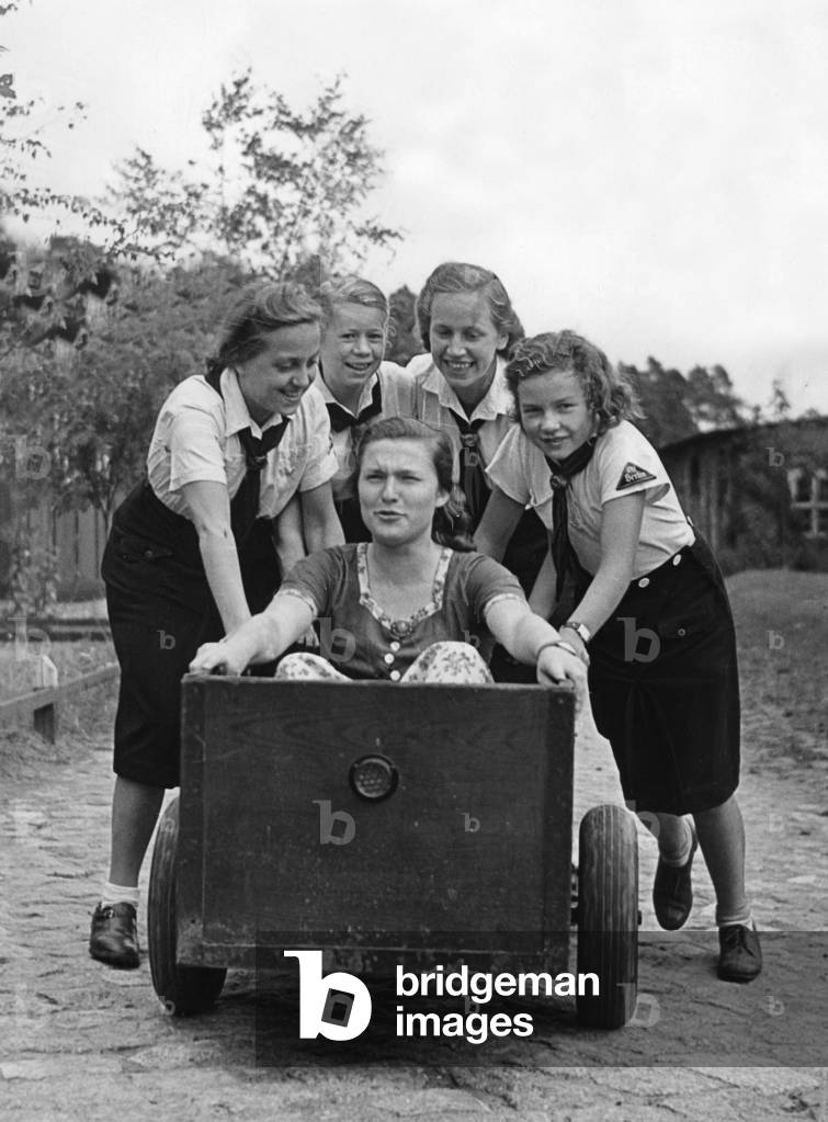BDM (League of German Girls) doing farm work, 1940