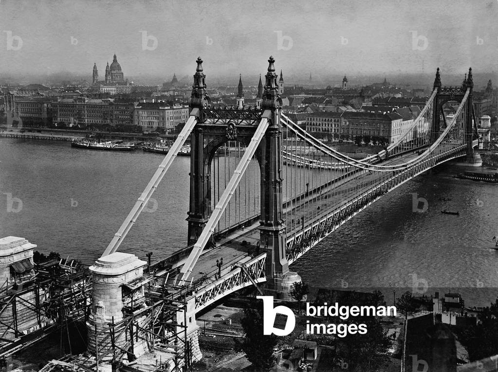 Elisabeth Bridge, 1903 (b/w photo)