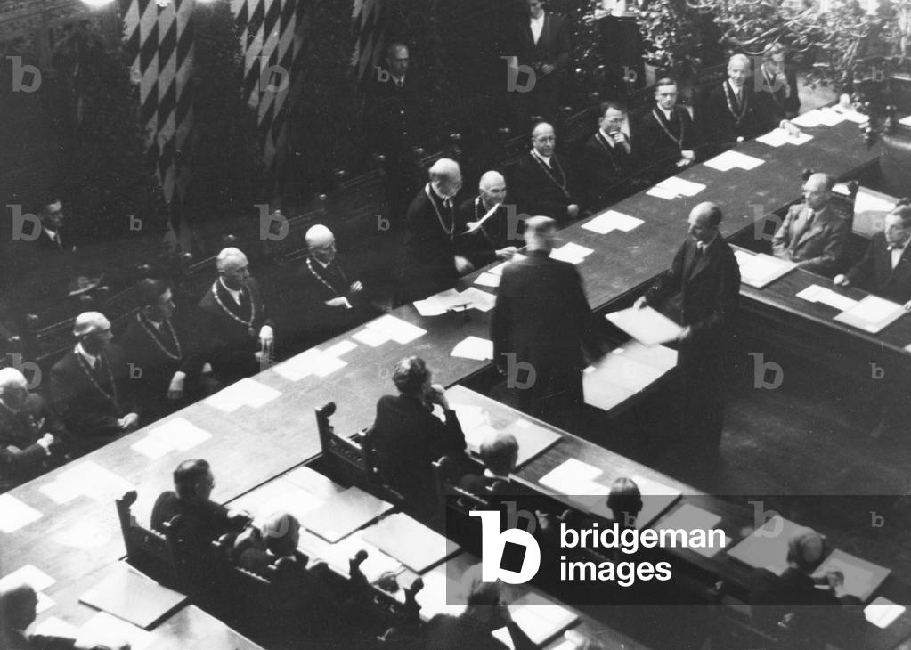The first city council meeting in Munich after the end of the Second World War, 1.8.1945