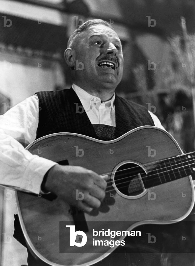 Roider Jackl performs at the Salvatorprobe (Salvator tasting), 1957 (b/w photo)
